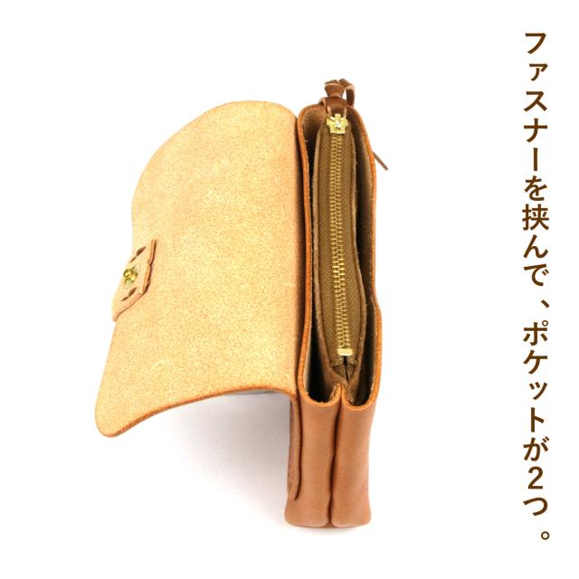 ファスナーを挟んで、ポケットが２つ。