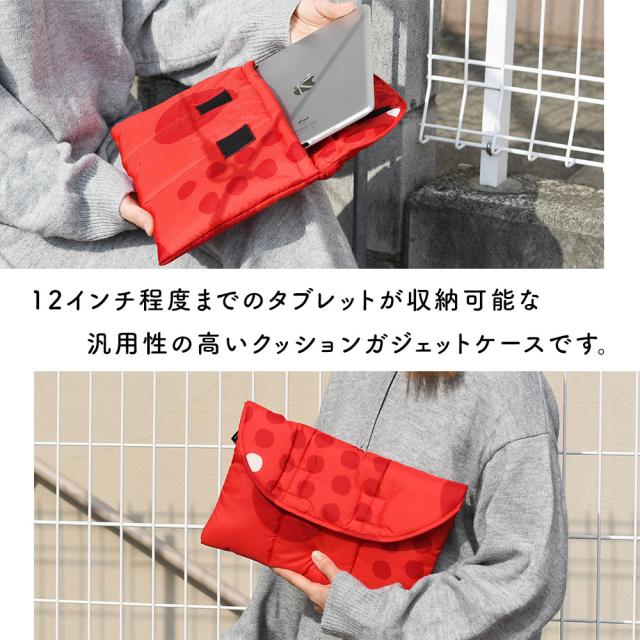 12インチ程度までのタブレットが収納可能な汎用性の高いクッションガジェットケースです。