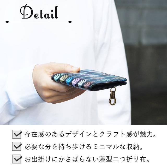 Detail 詳細 存在感のあるデザインとクラフト感が魅力。必要な分を持ち歩けるミニマルな収納。お出掛けにかさばらない二つ折り財布。