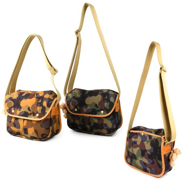 B5サイズがぴったり、A5サイズが余裕を持って収納できます。