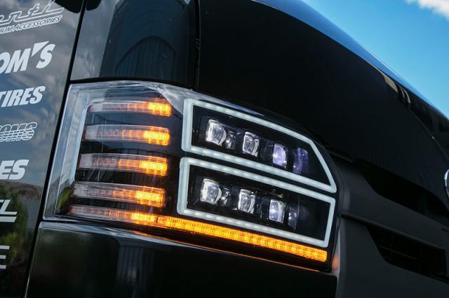 週末限定価格 3型 ハイエース 純正 ヘッドライト クリアレンズ