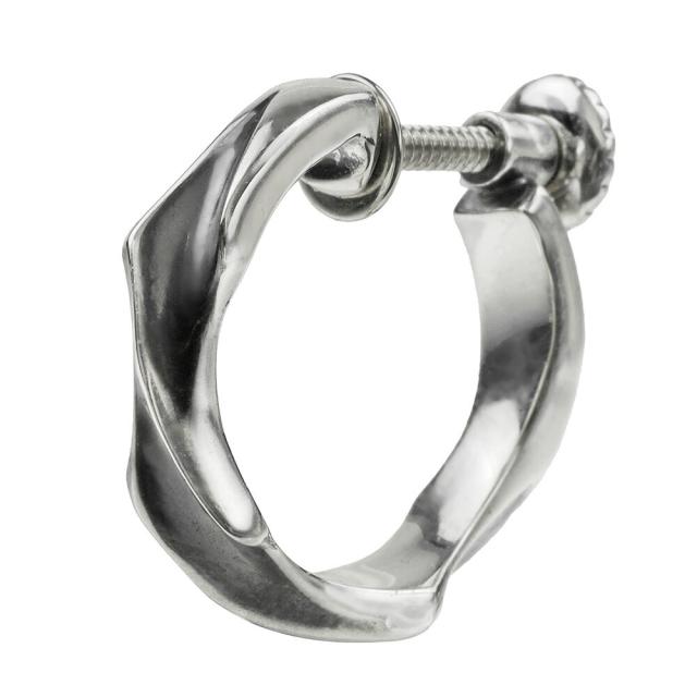 シルバー ツイストデザイン ピアス シルバー ツイストデザイン ピアスの通販 by rina｜ラクマ