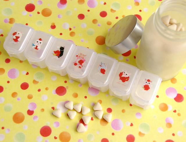 猫のピルケース　【レッドローズ】　７連ケース　 choochoo