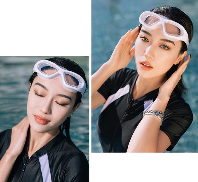 スイミングゴーグル