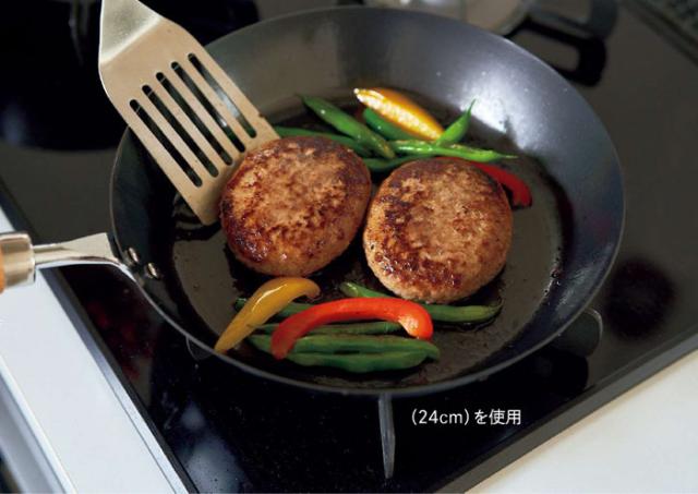 ステーキやハンバーグなどの焼き物に便利な24cm