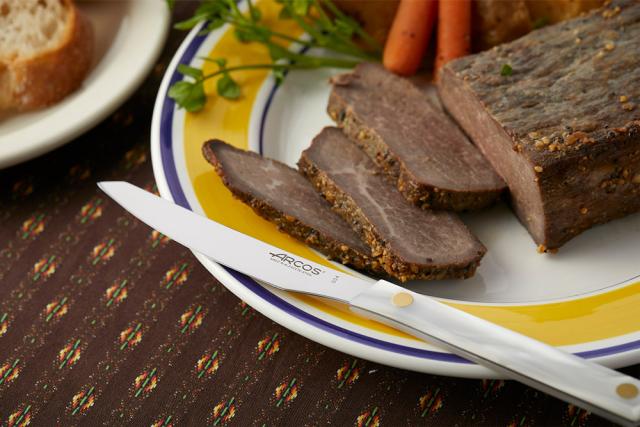 月光をイメージしてデザインされた高級感あふれるテーブルナイフです