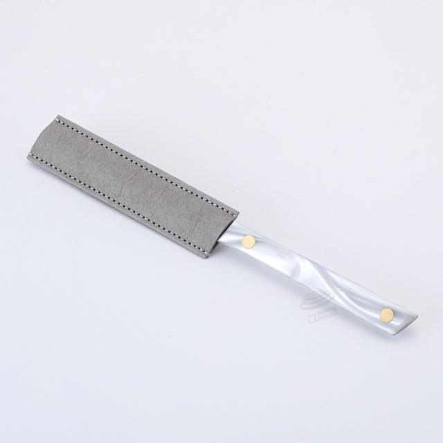 紙ならではの軽さと汚れたら洗える耐久性が特徴です