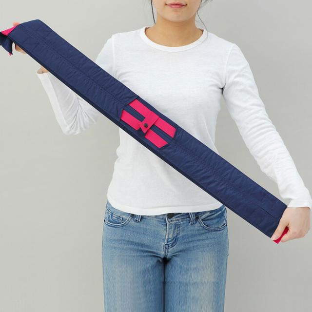 バッグの両端を持って一気にひっぱります