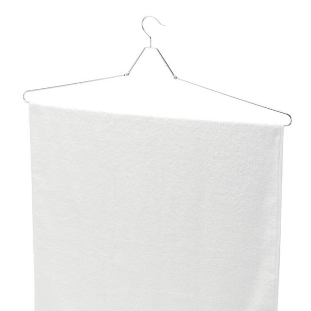 バスタオルをたるみなく干せる、折りたたみ式のバスタオルハンガー