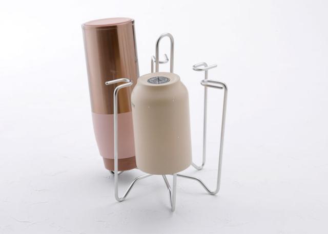 水に強くさびにくい18-8ステンレスを使用したボトルスタンド