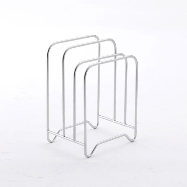 水に強くさびにくい18-8ステンレスを使用したまな板たて