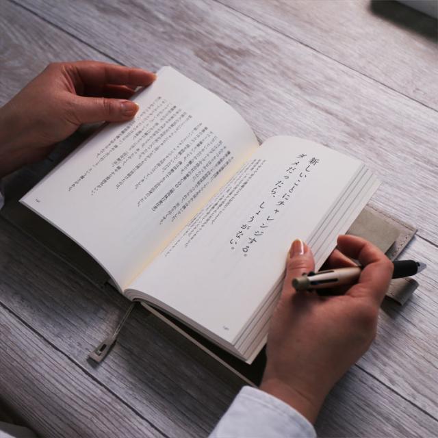 書籍を読みながら書き留めることができます