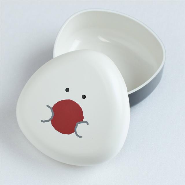 おにぎりを入れて簡単に持ち運びができる