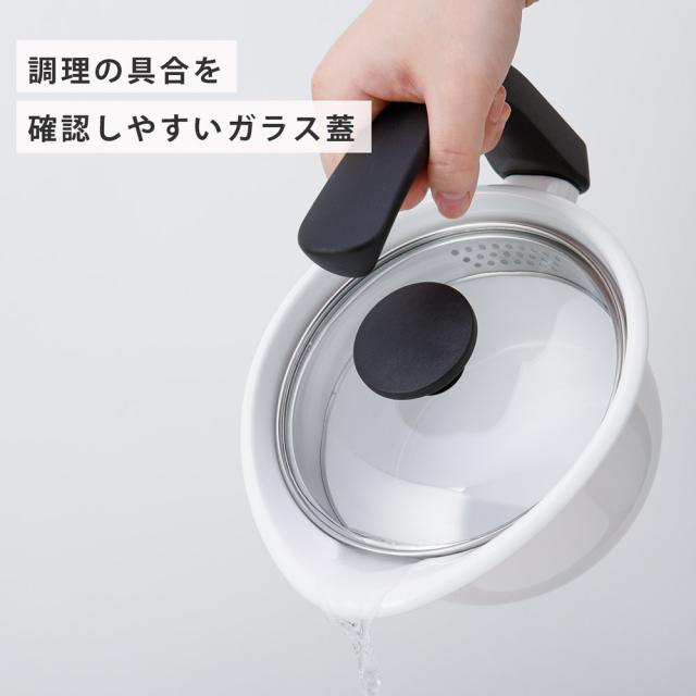 湯切りする食材の大きさに合わせて使い分けられる湯きり穴付き