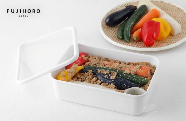 きゅうりやとうもろこしなどの長い食材も切らずに漬けられる漬物容器