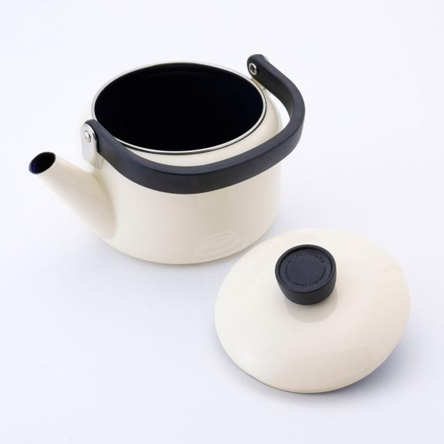 口径は約13cmの広口設計で中身が入れやすく、中まで手が入るのでお手入れが簡単