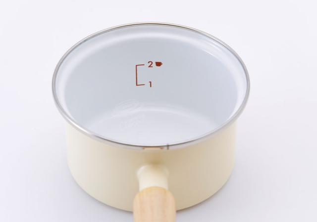富士ホーロー,ホーロー鍋,ミニソースパン,ミルクパン,フタ付き,片手鍋,目安目盛り