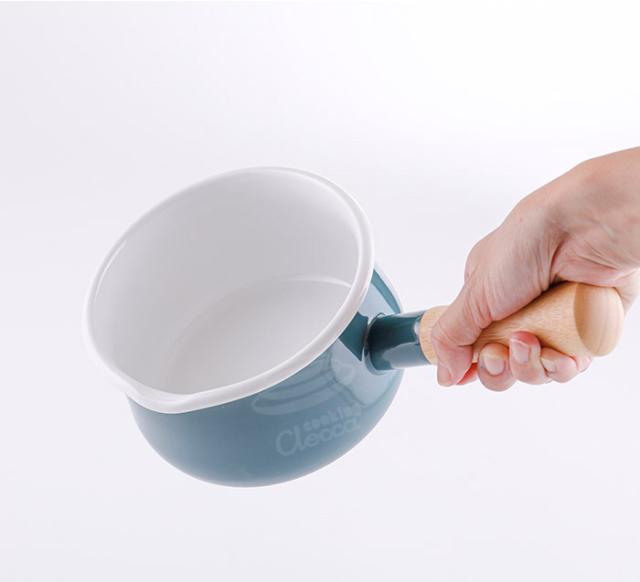 蒸気穴付きのフタが付属しているので、少量の煮込み料理などにも使えます