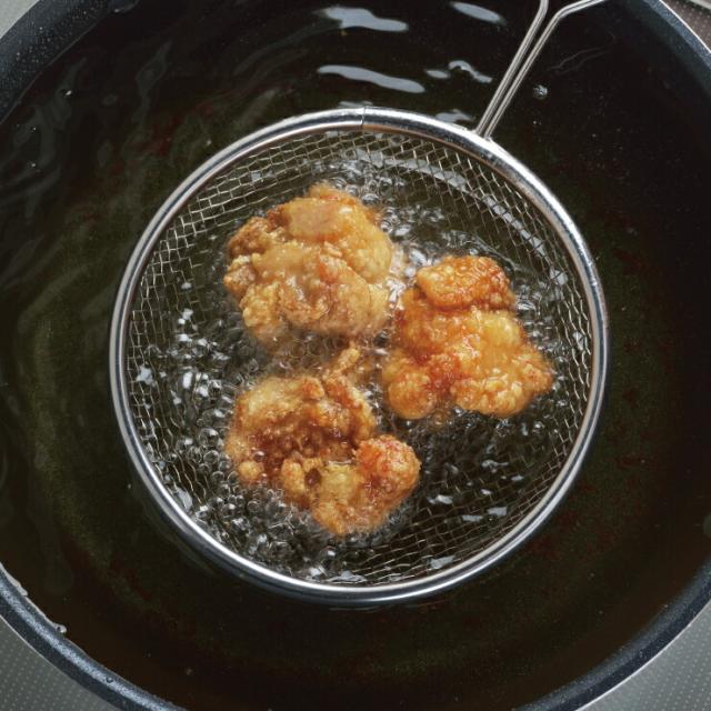 フライパンにもサッと使いやすい浅型のステンレスザル