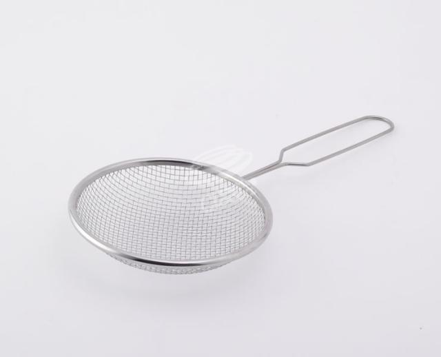 軽量なワイヤー製で、小回りの利くハンドル付き