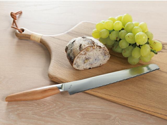 独自の大小のギザ刃を組合せることでパンを問わずにきれいに切れるブレッドナイフ