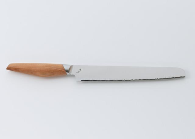 全鋼ハイカーボンステンレスを採用した刀身、スミカマの新開発技術「ZERO EDGE」研ぎ工法を施した刃先