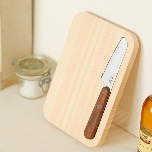 適度な弾力で刃あたりが良く、包丁やナイフの刃を優しく受け止めます