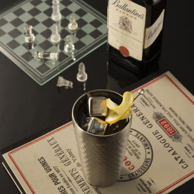 ステンレス中空2層構造で保冷保温性に優れています