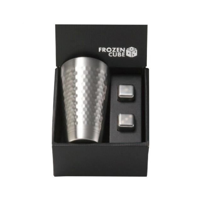 2層構造のステンレスタンブラーと氷の代用品として使えるステンレス製アイスキューブ2個のセット