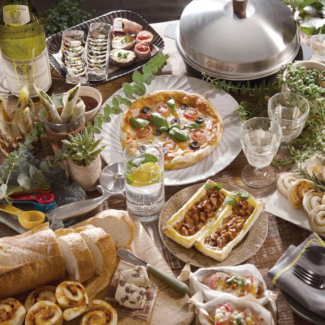 ダッチオーブンのように上に炭を置く手間がいらないので、手軽にピザづくりを楽しめます