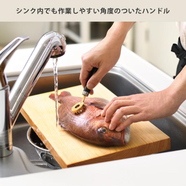 シンクの中でも使いやすいようハンドルには角度がついています