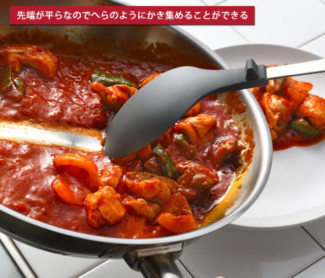 先端がたいらなので、へらのようにかき集めることができる