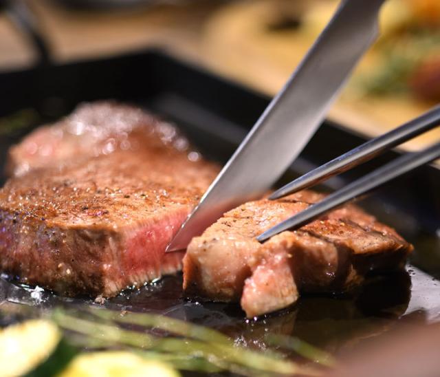 美味しく、美しく切れる大人のステーキナイフ&ミートフォーク