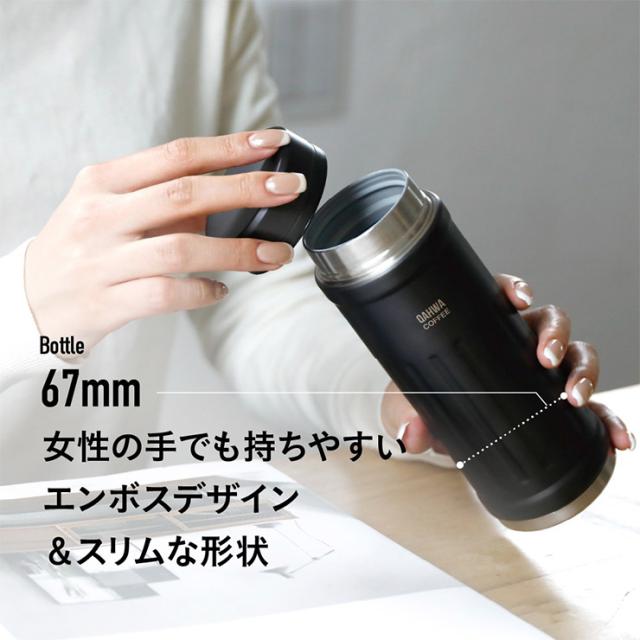 女性の手でも持ちやすいエンボスデザイン