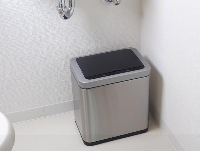 スリムな縦開きでトイレなど狭い場所にも置けます