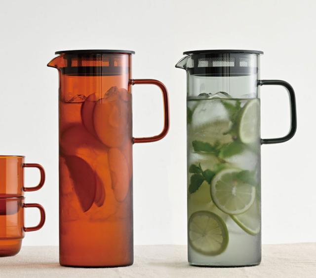 耐熱ガラス製なので、麦茶などを沸かして熱いまま注げます