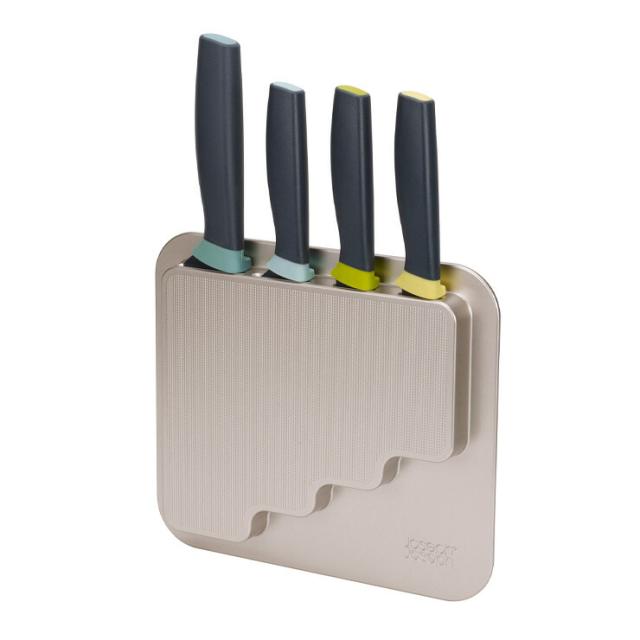 扉の内側や壁などのちょっとしたスペースを活用できるスリム収納ケース付きのナイフセット