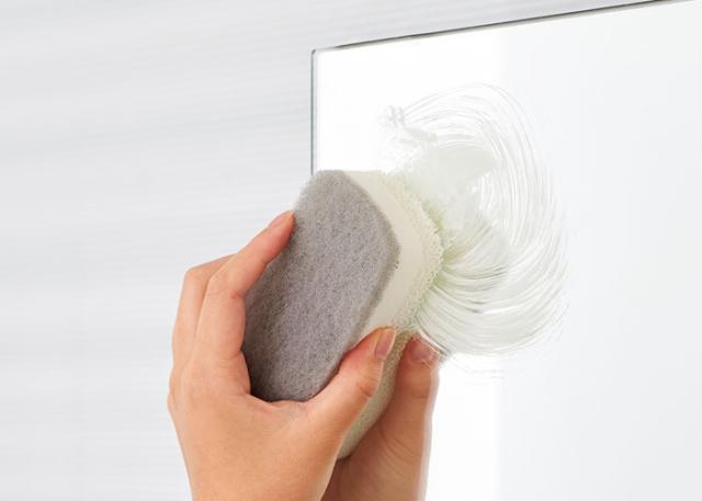 鏡の鱗状痕(りんじょうこん)専用の洗剤