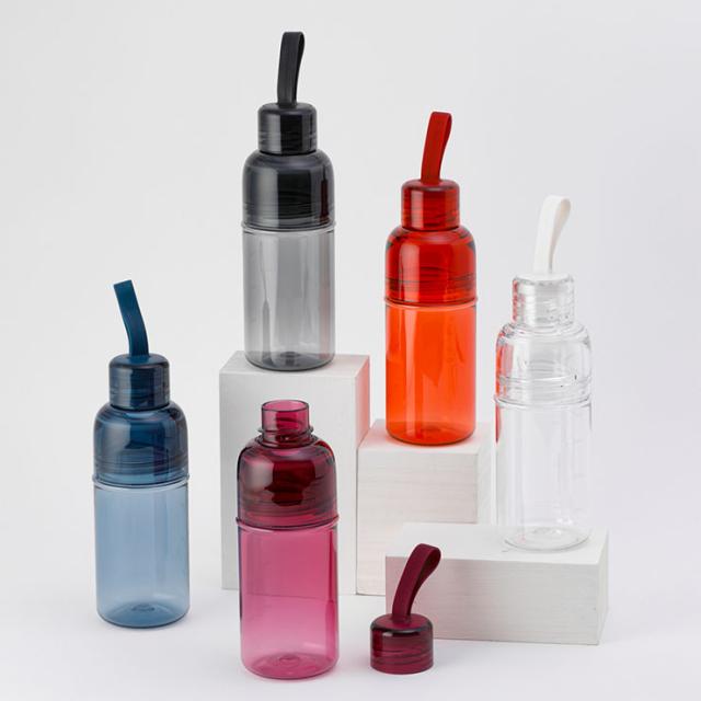 都会的なスポーツシーンに映えるカラー展開