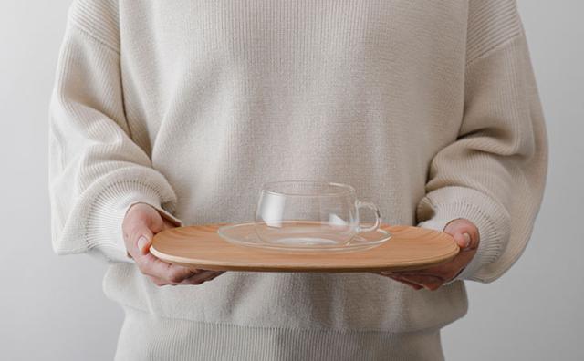 UNITEAのティーポットやカップと組み合わせて使うことで引き立つノンスリップ トレイ
