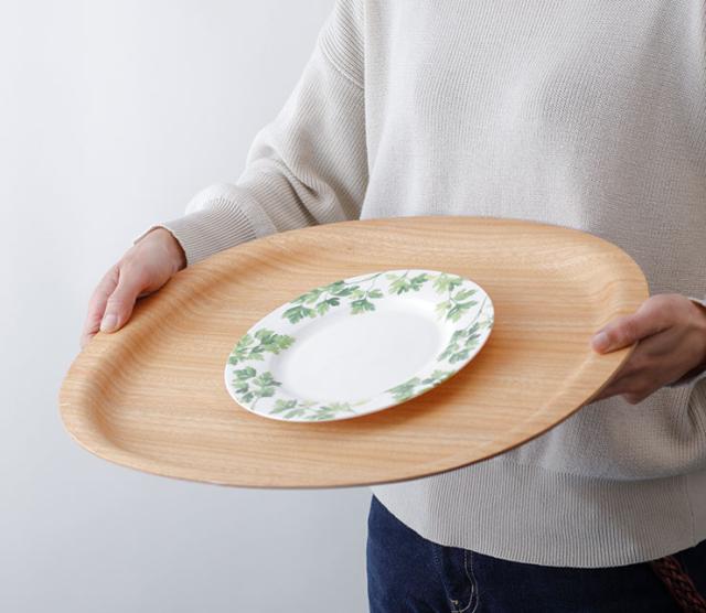 表面にはのせたものが滑りにくいようノンスリップ加工が施されています