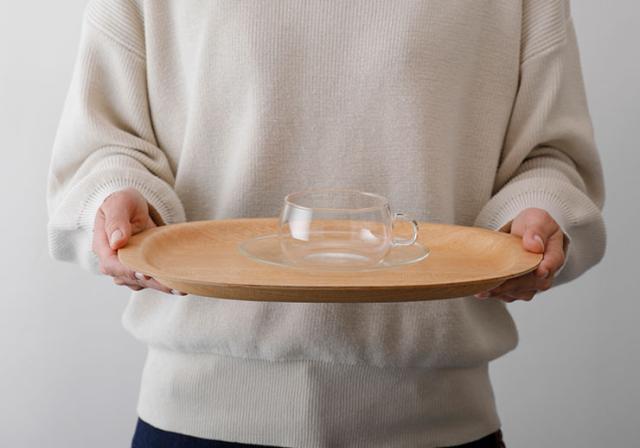 プライウッドと呼ばれる製法で作られた軽くて丈夫なトレイ