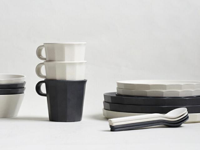 外側のエッジはスタックがしやすく、またマグの内側には積み上げても傾きにくいようデザインの工夫を施した設計