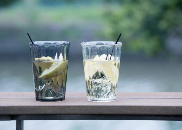 ガラスのような透明度と質感,高機能で高品質