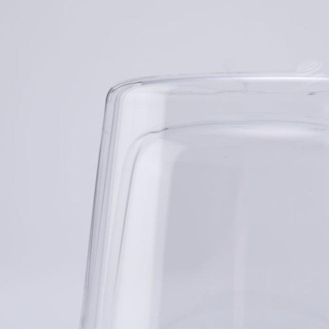 表面に水滴がつきにくく、テーブルを濡らす心配が低い