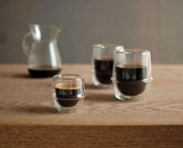 冷たいものを入れても表面に水滴がつきにくく、テーブルを濡らすことがありません