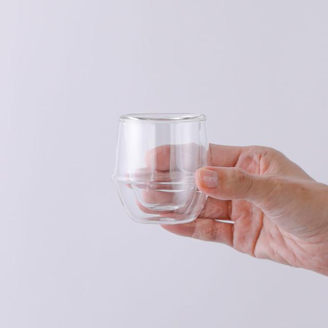 安定感があるフォルムで指を掛けて持ちやすい