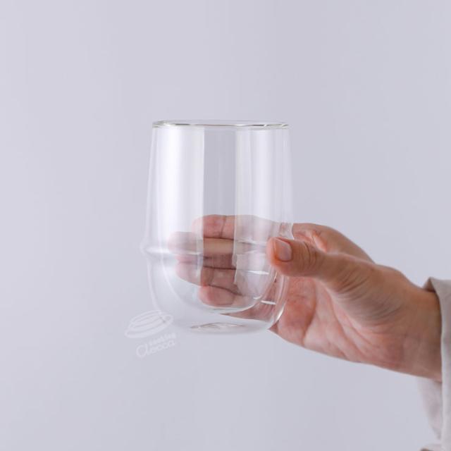 安定感があるフォルムで指を掛けて持ちやすい