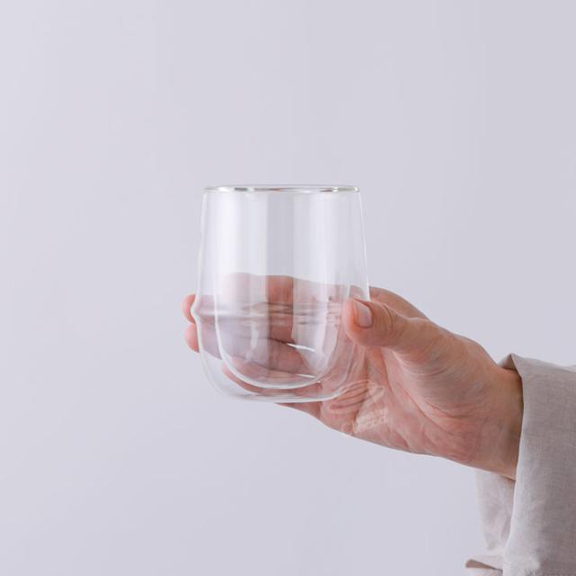 安定感があるフォルムで指を掛けて持ちやすい