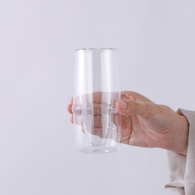 安定感があるフォルムで指を掛けて持ちやすい